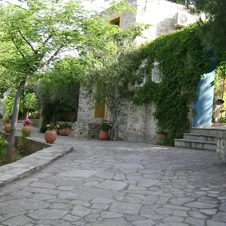 Hotel Akontisma *